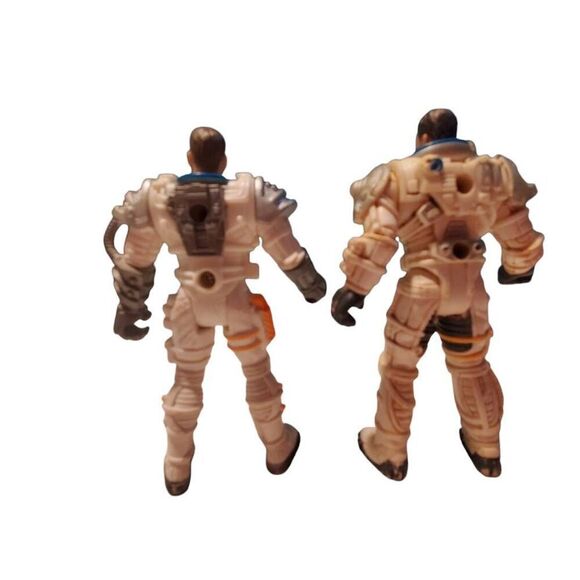 Lot of 2 Space Quest Mission Squad 4" Action Figures - Picture 1 of 2